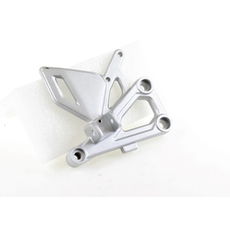 FRONT RIGHT FOOT REST BRACKET 58246N220000