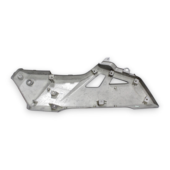 RIGHT TANK PROTECTIVE PLATE, SILVER HN, WITH STICKER SVT650 SVT650X