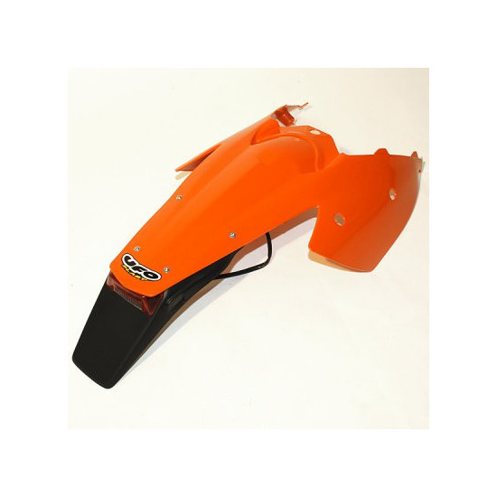 UFO GALINIS SPARNAS KTM SX '03-'06, EXC '03-'07 SPARNAS SU ŠONINĖMIS DANGTELIAIS IR ŽIBINTU ORANŽINĖS SPALVOS
