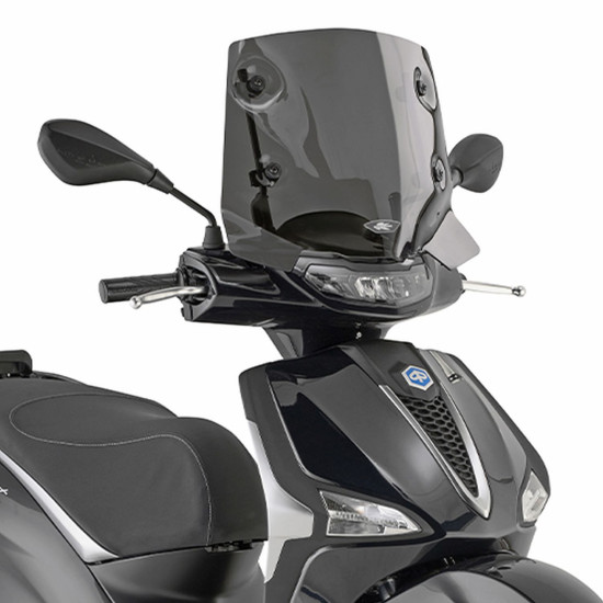 KAPPA 2026 / 04 PIAGGIO LIBERTY 50 / 125 / 150 '25-'26 PRIEKINIS STIKLAS (26 X 41,5 CM) TONUOTAS - REIKIA MONTAVIMO A562