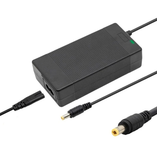 ĮKROVIMAS 36 V IŠĖJIMAS 42 V 2 A PRIJUNGIMAS NUOLATINĖ SROVĖ 5,5 x 2,1 mm