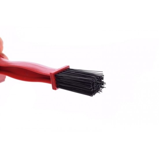 Chain cleaning brush