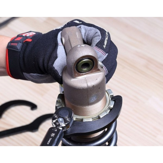 Shock absorber spring adjustment wrench