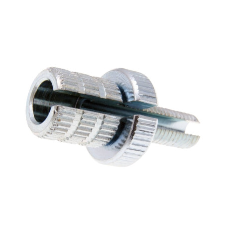 Traction adjusting device M8
